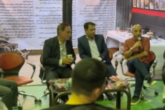 نشست صمیمی اساتید با دانشجویان مهندسی مکانیک در محل غرفه مهندسی مکانیک با حضور آقای دکتر خلیلی نمایشگاه رویش و حرکت ۴ خردادماه ۱۴۰۳