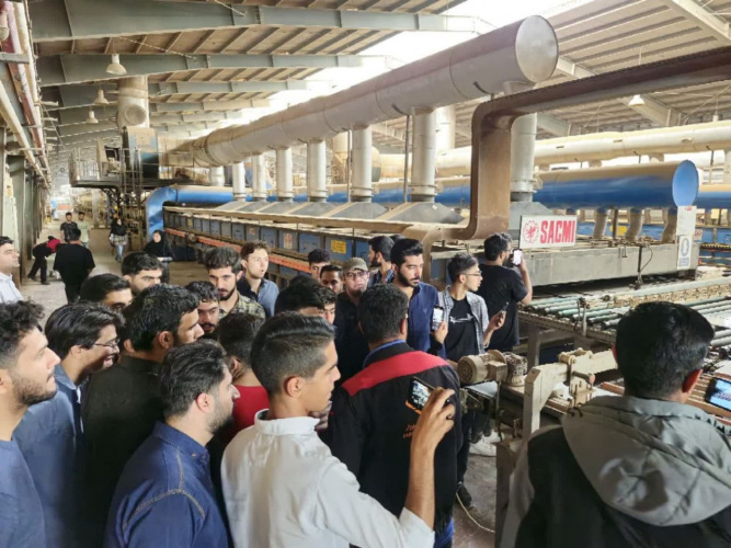 بازدید دانشجویان انجمن مهندسی مکانیک از کاشی فرزاد